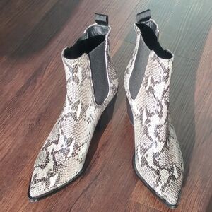 SABRINE NATURAL SNAKE ANKLE BOOTS BY TONY BIANCO SHOES SIZE 5 WOMANS